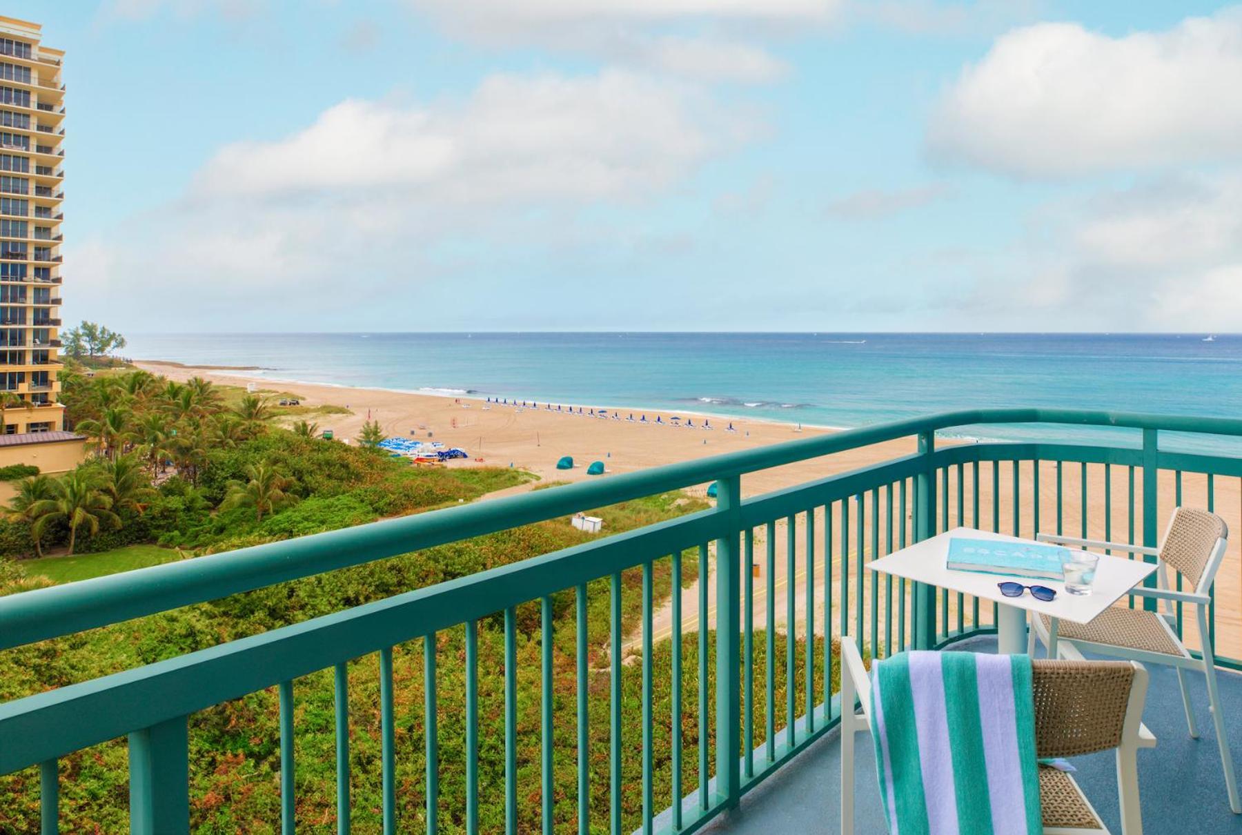 Resort The Singer Oceanfront Resort, Curio Collection By Hilton
