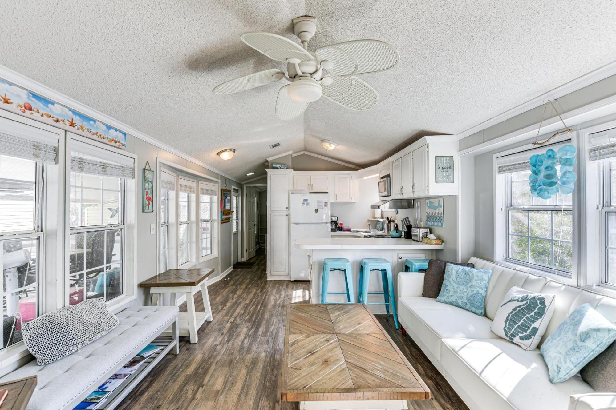 Walk To Miramar Tropical With Deck! Holiday home *