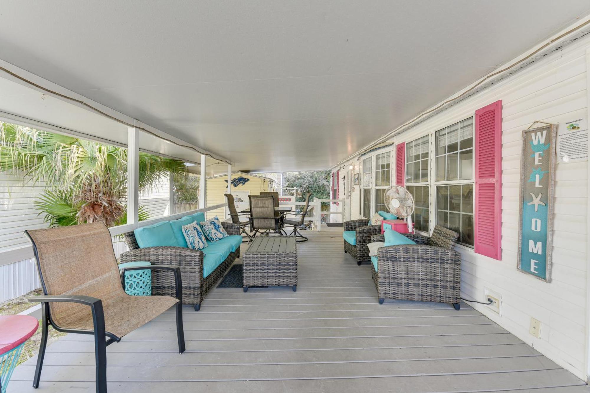 Holiday home Walk To Miramar Tropical With Deck! Destin