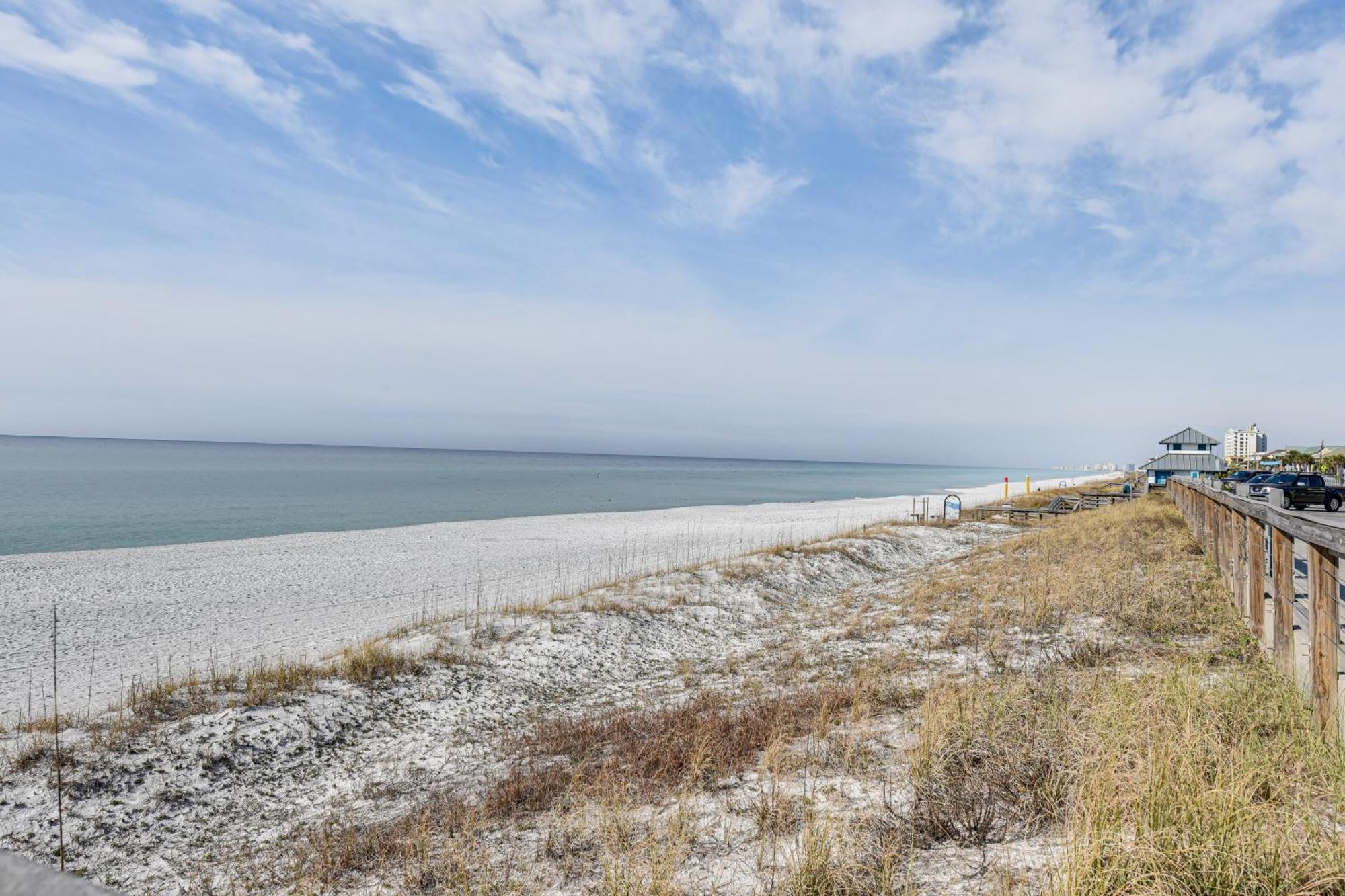 Walk To Miramar Tropical With Deck! Holiday home Destin