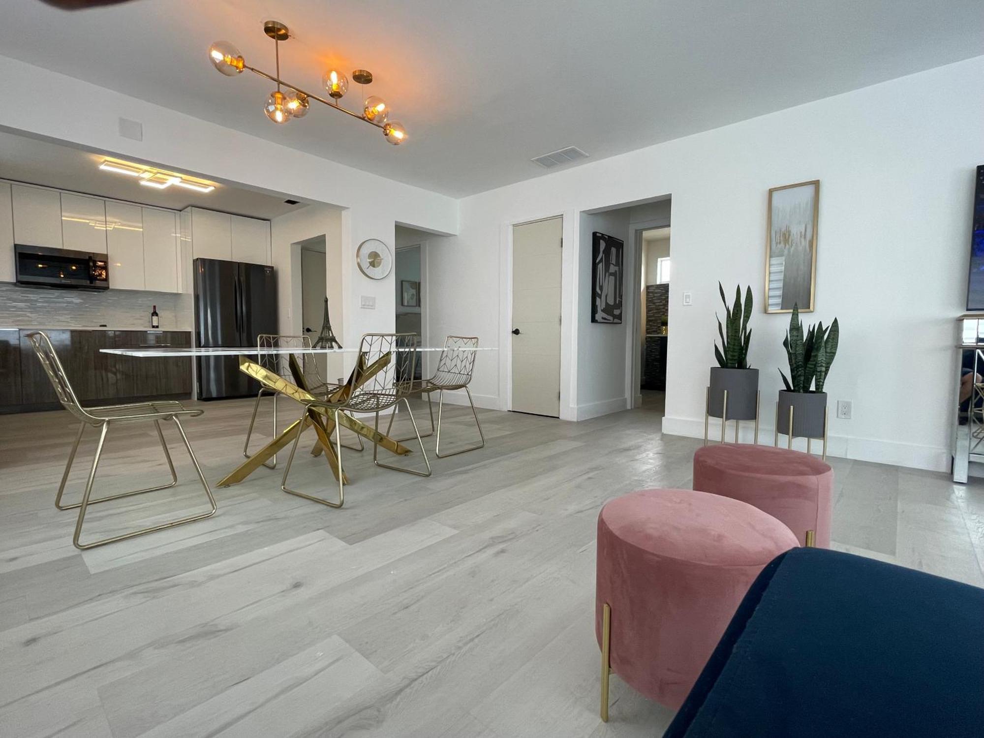 Pinto Luxury Village Aparthotel Hallandale Beach