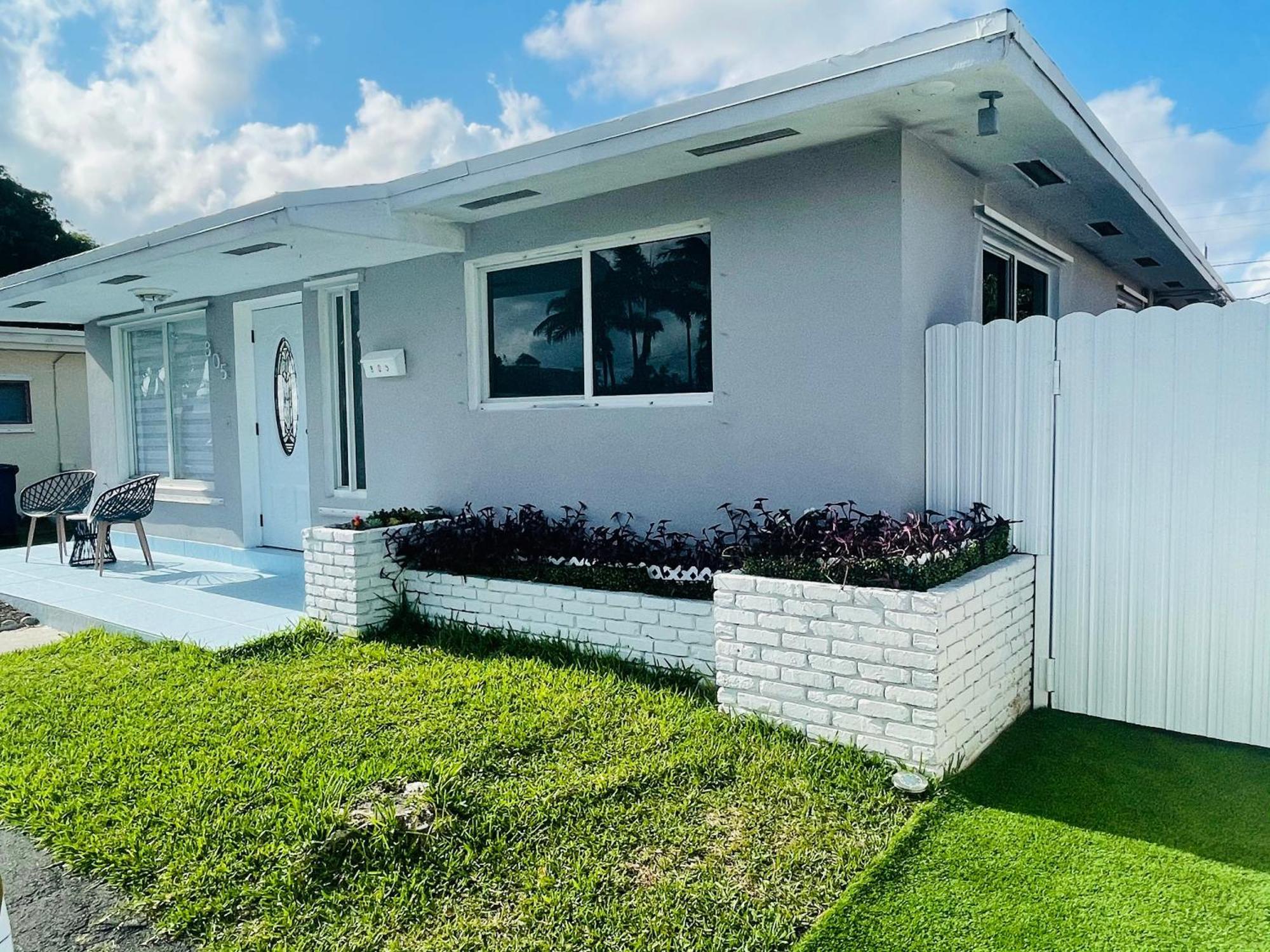 Pinto Luxury Village Hallandale Beach