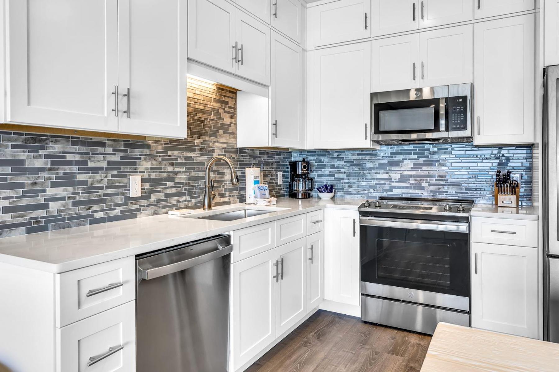 Holiday home Paradise Palms, Renovated 30a Gulf Front Condo, Sleeps 6, Private Beach Access & 2 Bikes *
