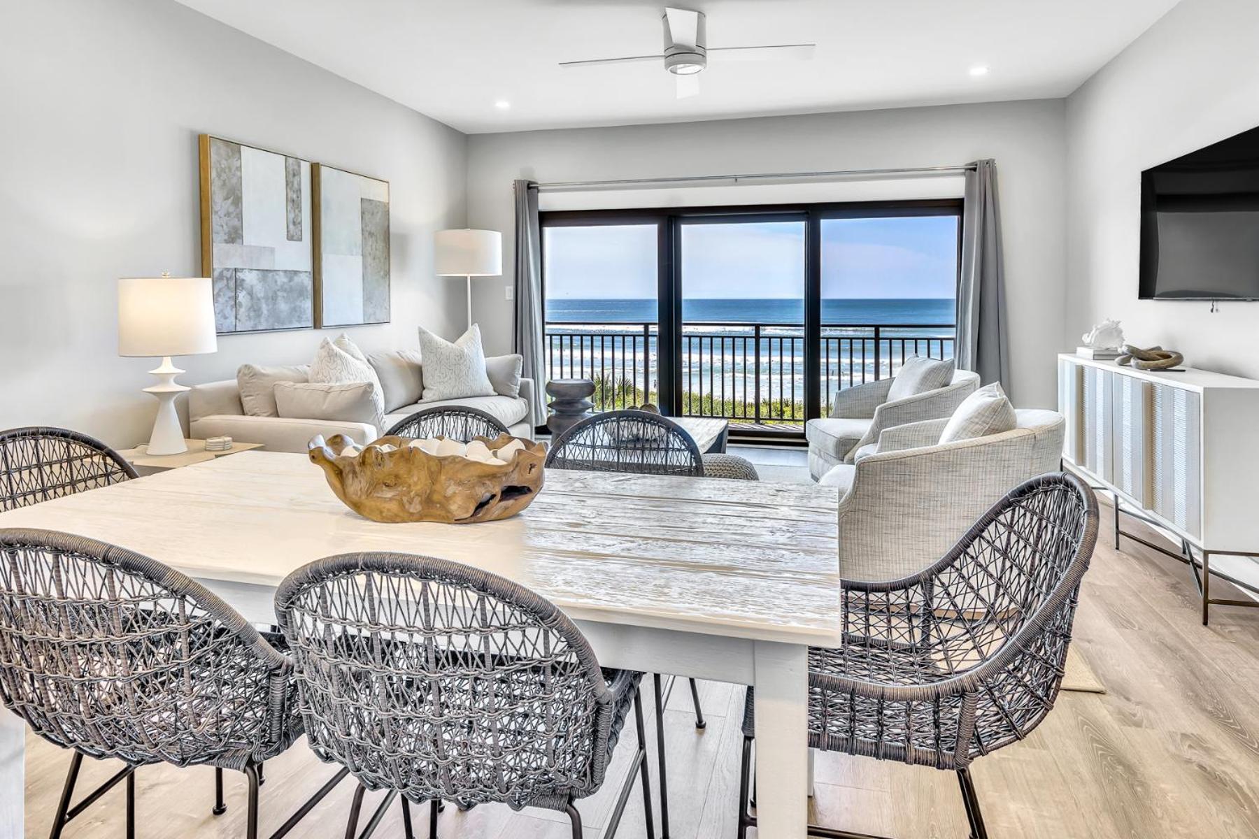 Holiday home Paradise Palms, Renovated 30a Gulf Front Condo, Sleeps 6, Private Beach Access & 2 Bikes Seagrove Beach
