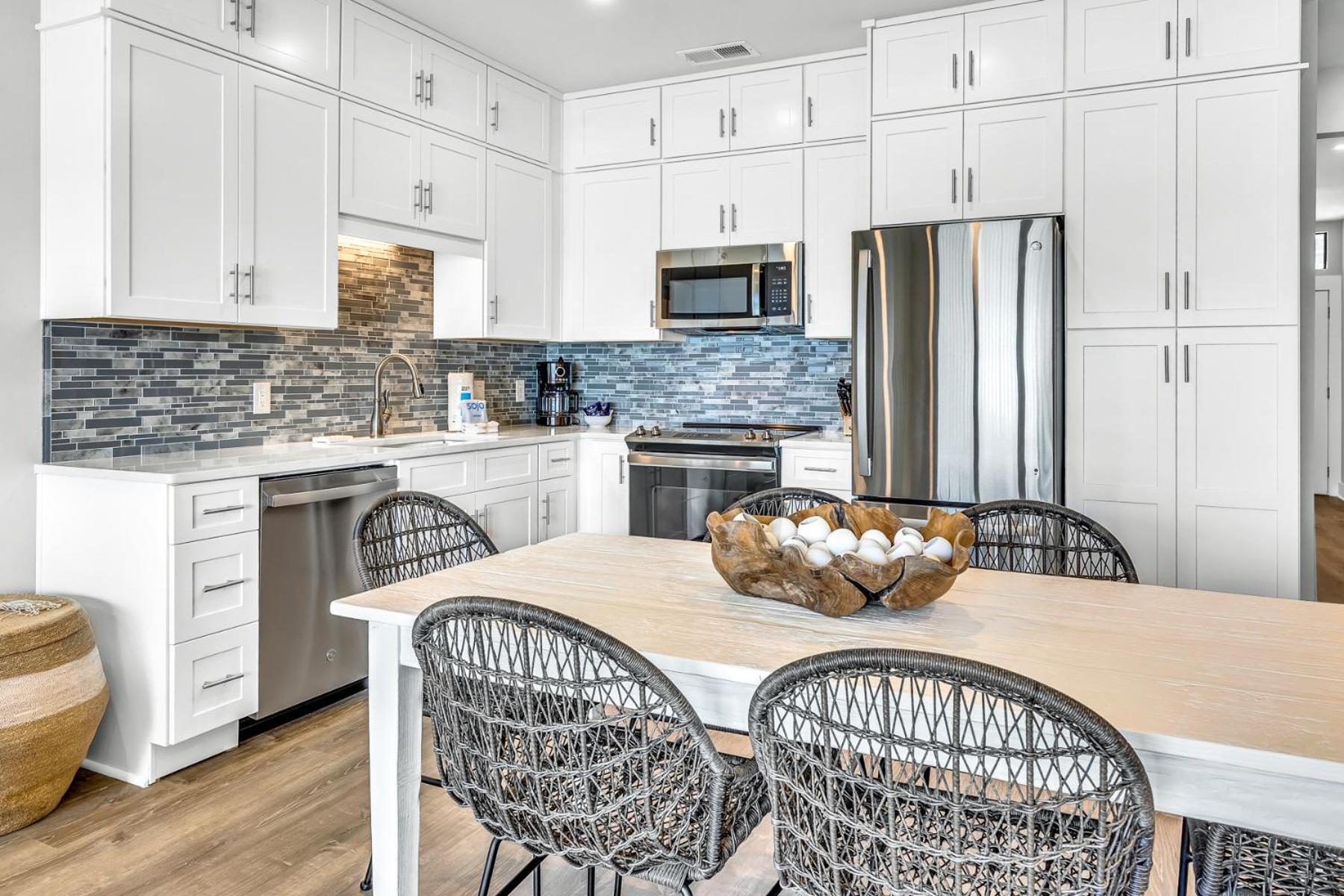 Holiday home Paradise Palms, Renovated 30a Gulf Front Condo, Sleeps 6, Private Beach Access & 2 Bikes *