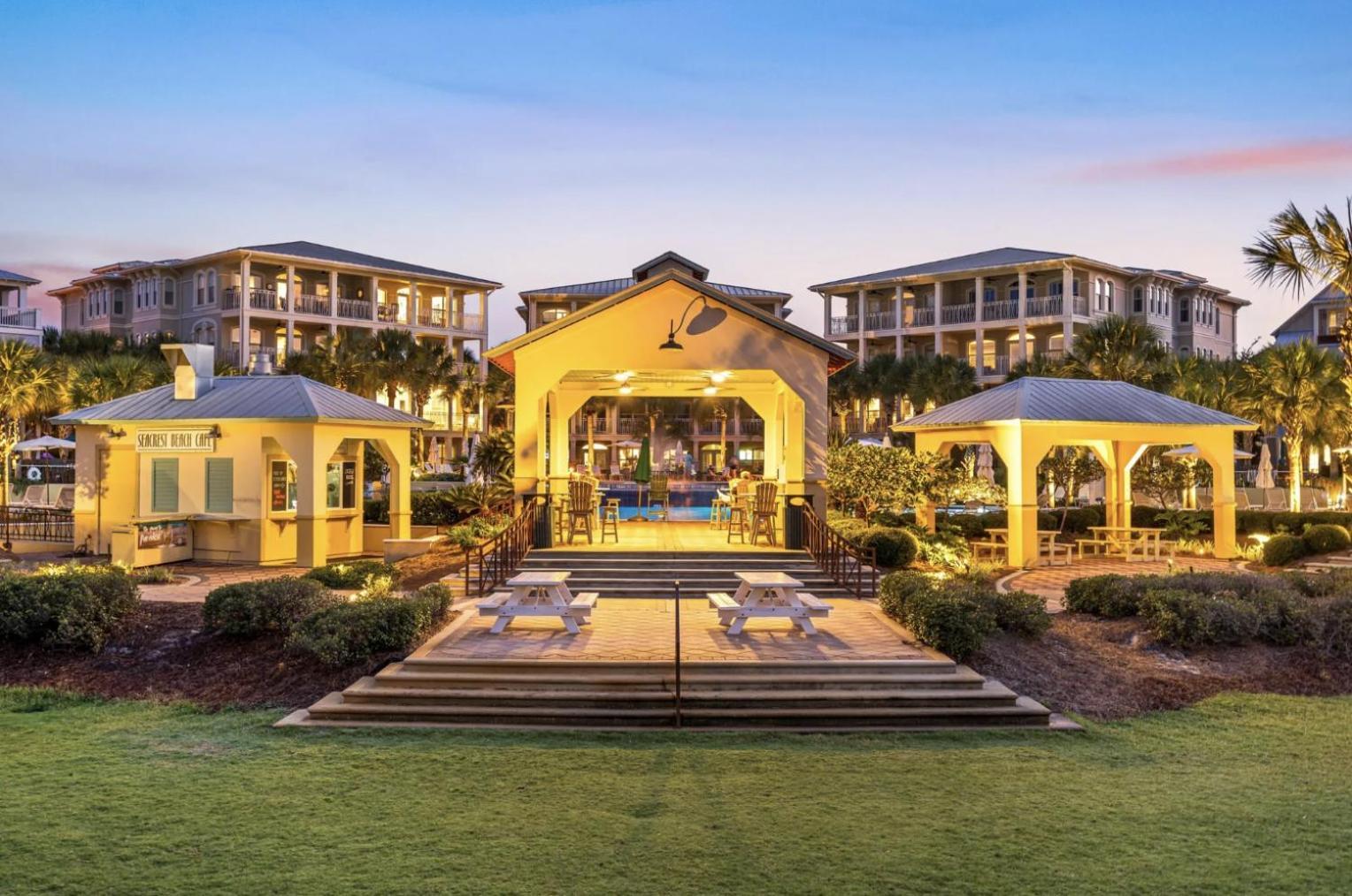 Endless Summer Nights At Seacrest Holiday home *