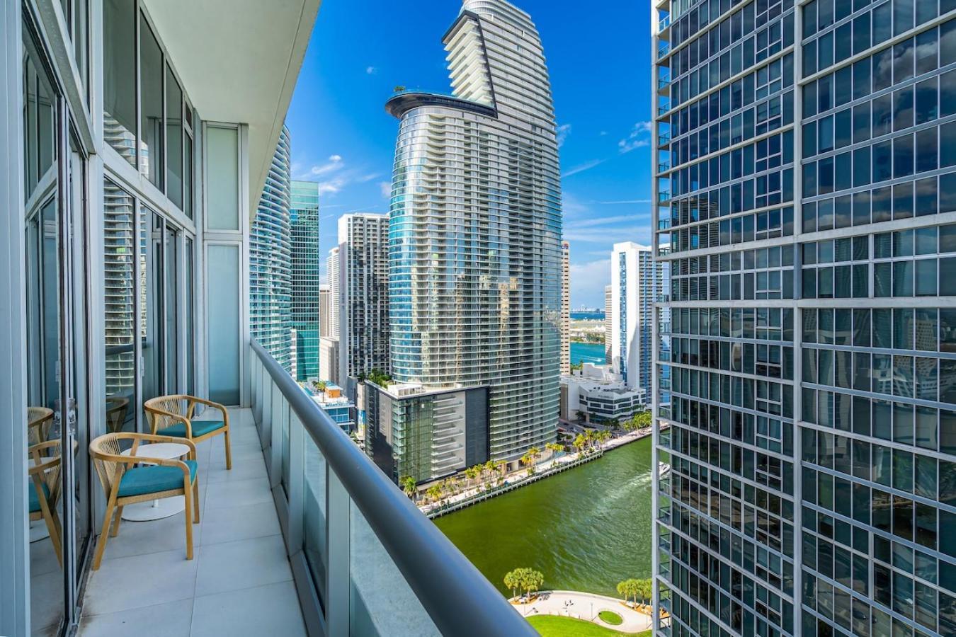 Apartment Icon 1 Bed With Water Views 16 Ft Ceilings And Free Access *