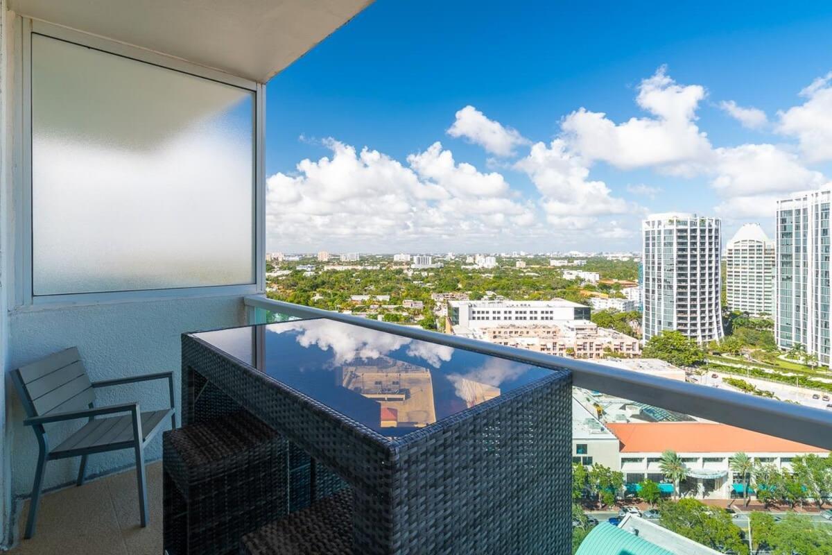 View Balcony Steps From Restaurants, Peacock Park & Marina *