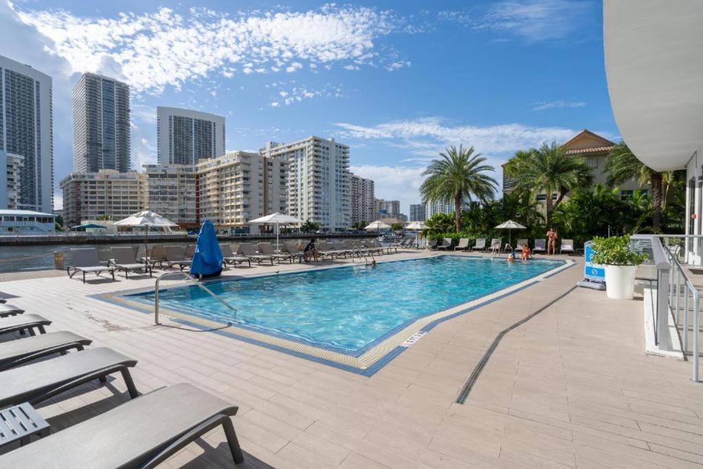Aparthotel Beachwalk Elite And