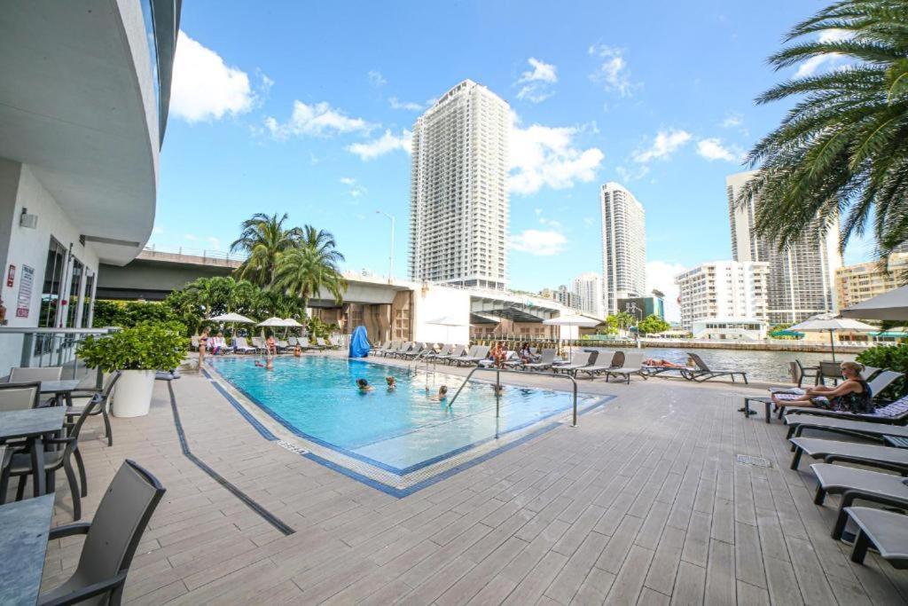Beachwalk Elite And Aparthotel Hallandale Beach