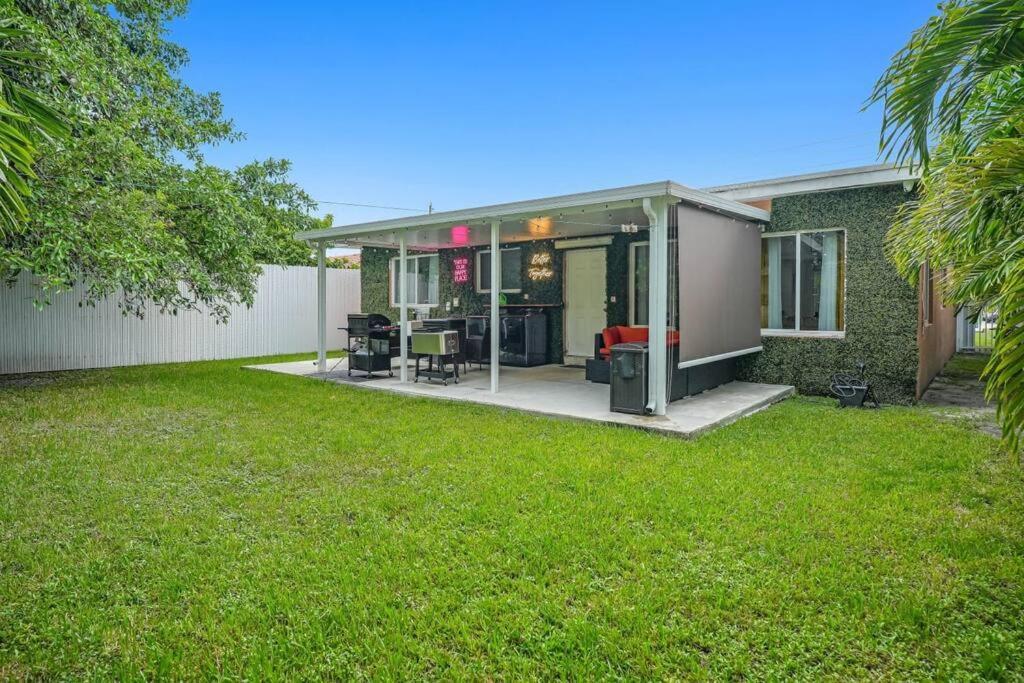 Coastal Escape: Luxury Retreat With Game & Access Miami
