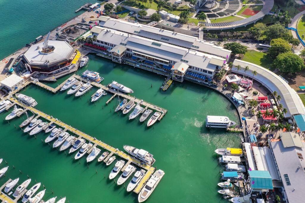 Holiday home Coastal Escape: Luxury Retreat With Game & Access Miami
