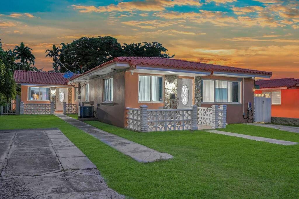 Coastal Escape: Luxury Retreat With Game & Access Holiday home