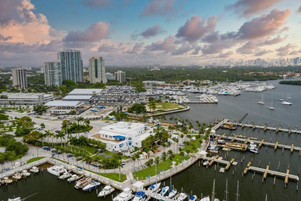 Coastal Escape: Luxury Retreat With Game & Access