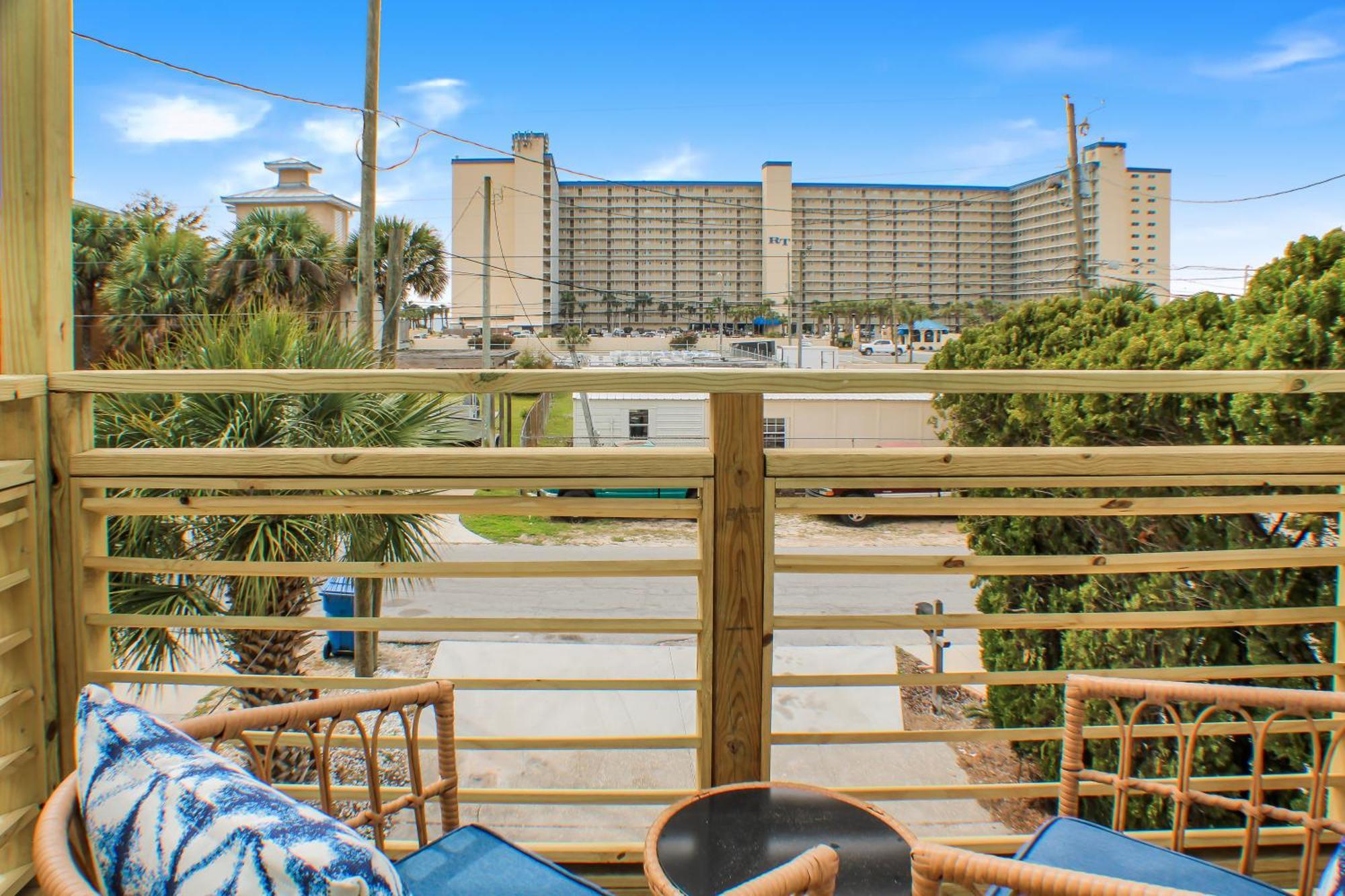 Holiday home Oceanview Oasis - Relax With Hot Tub, Breakfast, Fire Pit & Putting Green!
