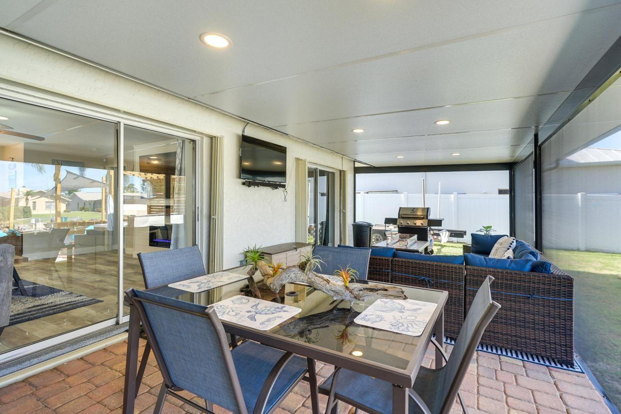 Remodeled Hot Tub And Pool! Holiday home Cape Coral