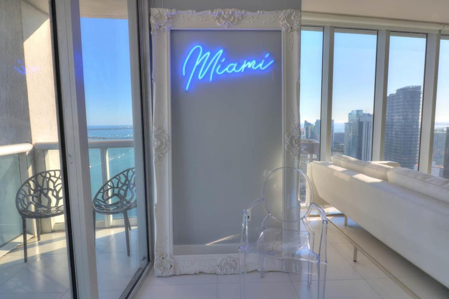 Water View 48th Floor - 2b2b - Free Parking -pool Miami