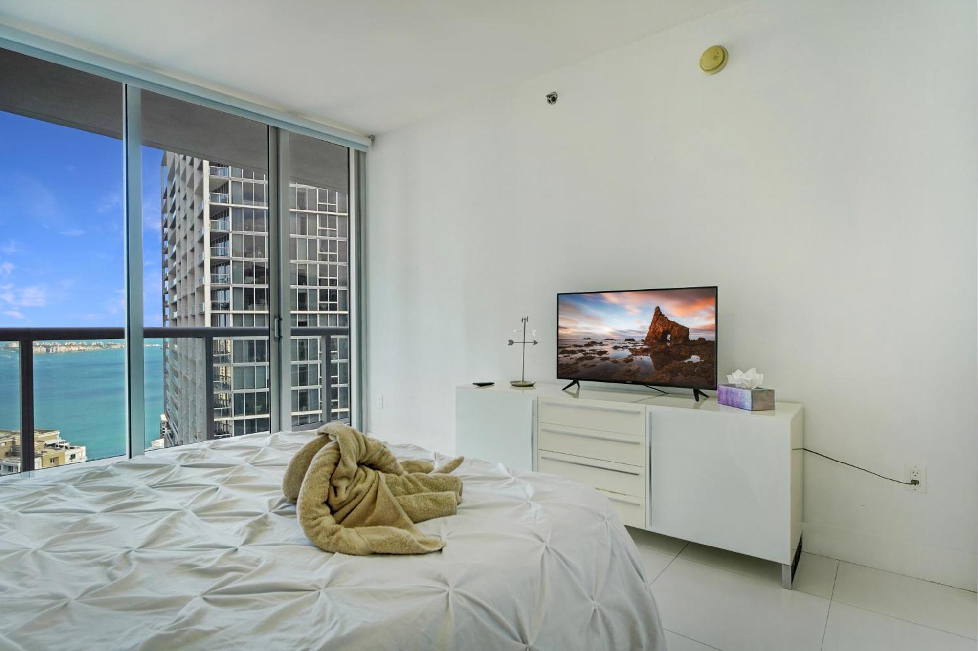 Water View 48th Floor - 2b2b - Free Parking -pool Miami