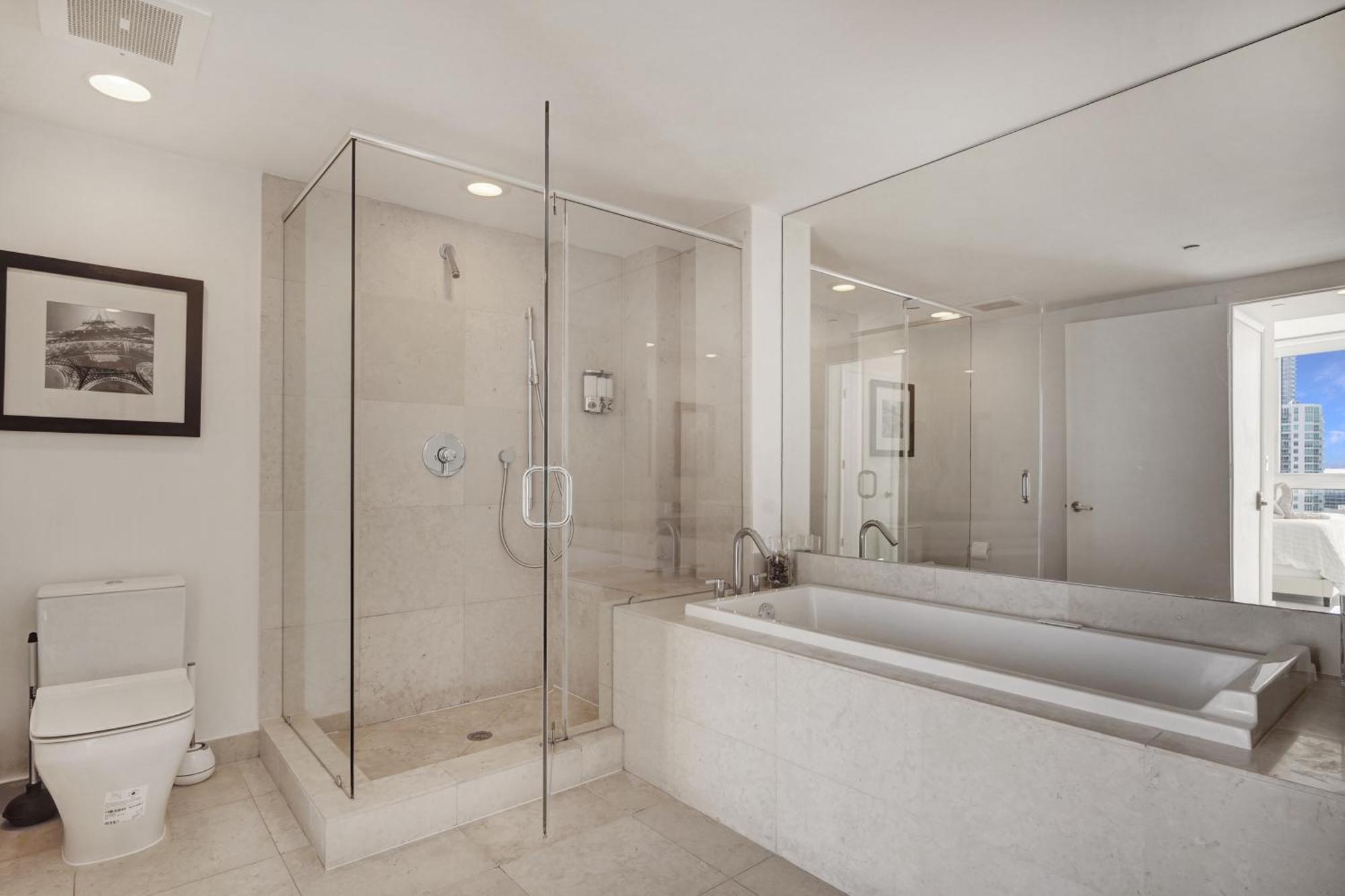 Water View 48th Floor - 2b2b - Free Parking -pool *