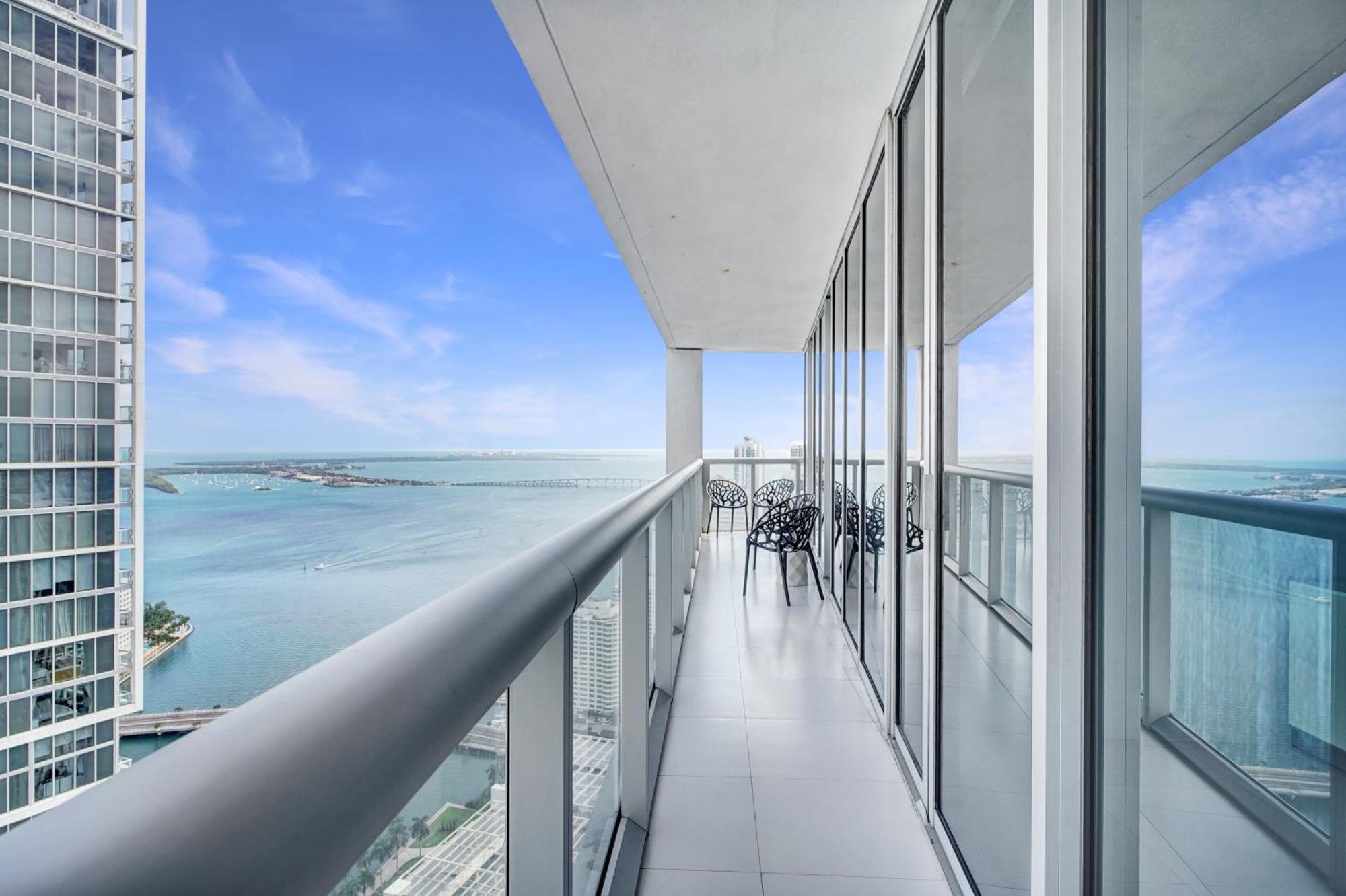 Water View 48th Floor - 2b2b - Free Parking -pool * Miami