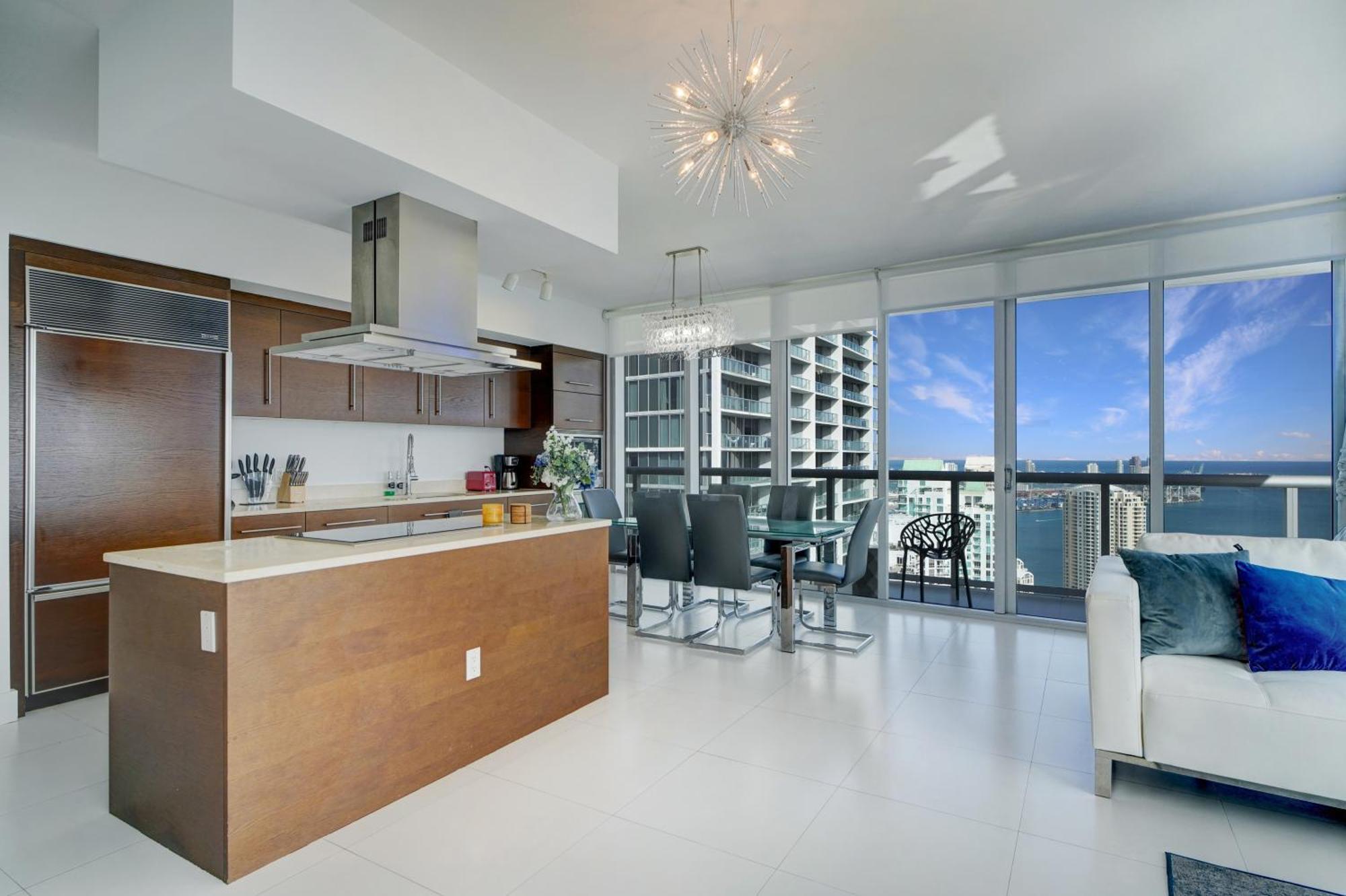 Water View 48th Floor - 2b2b - Free Parking -pool *