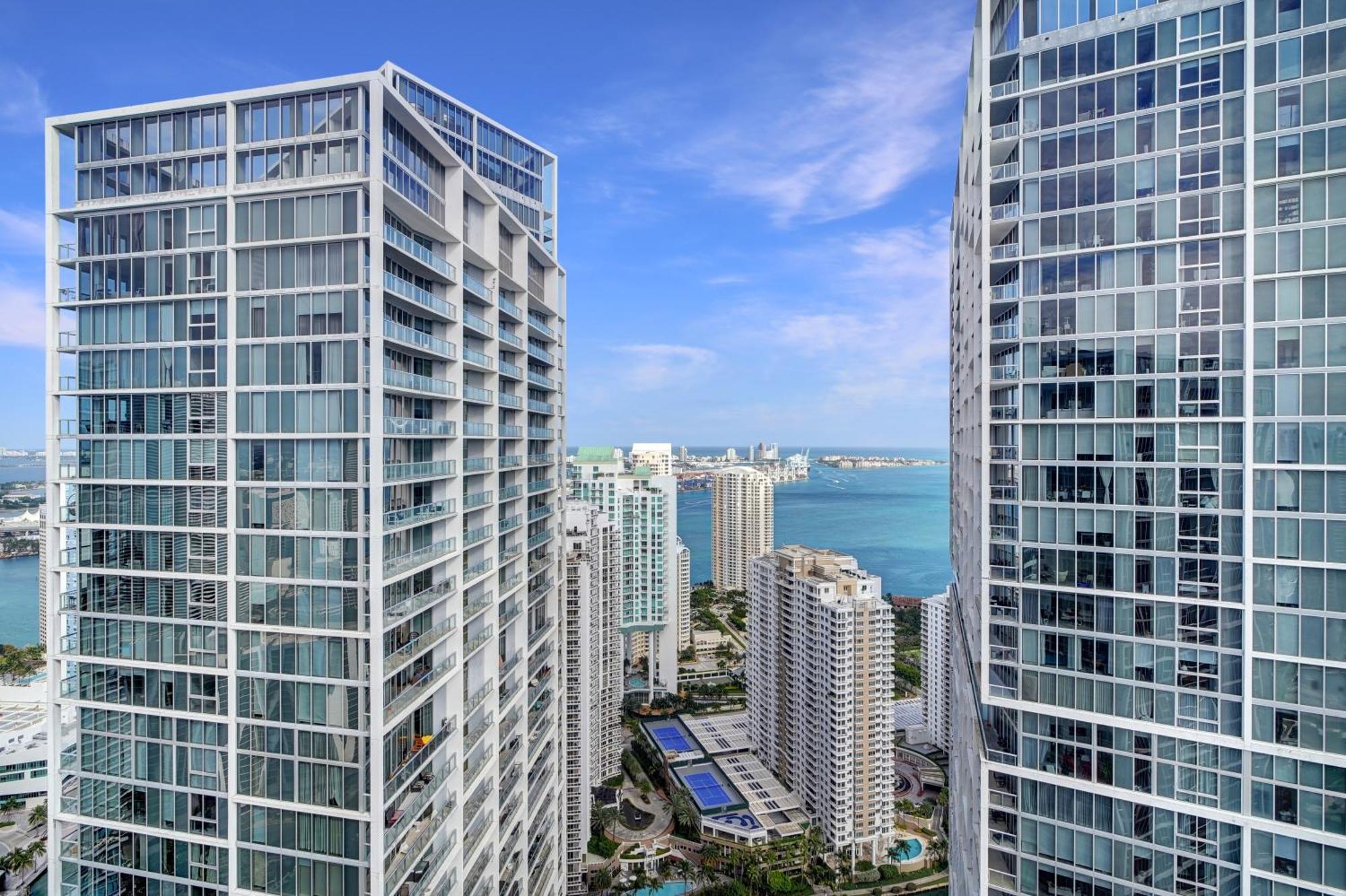 Water View 48th Floor - 2b2b - Free Parking -pool Miami