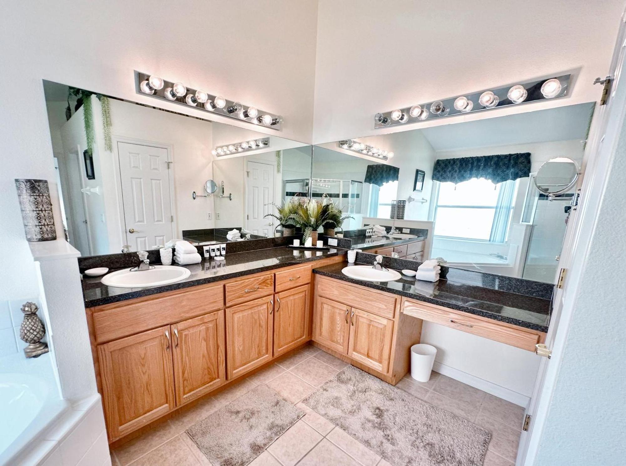 777bd - West Haven Gated Community Davenport