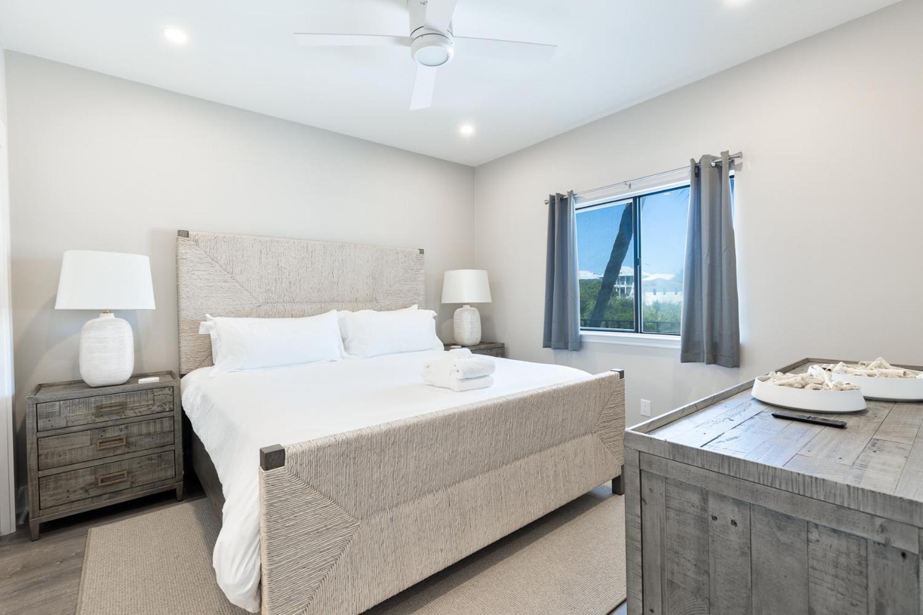 Holiday home Paradise Palms, Renovated 30a Gulf Front Condo, Sleeps 6, Private Beach Access & 2 Bikes Seagrove Beach