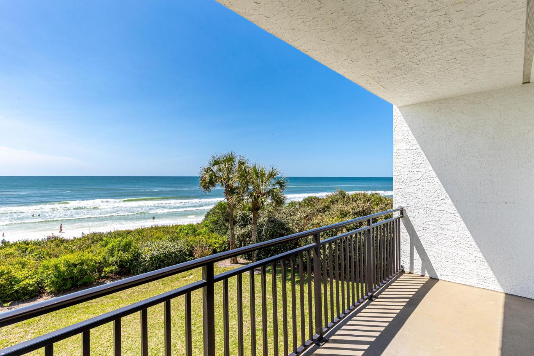 Paradise Palms, Renovated 30a Gulf Front Condo, Sleeps 6, Private Beach Access & 2 Bikes Seagrove Beach