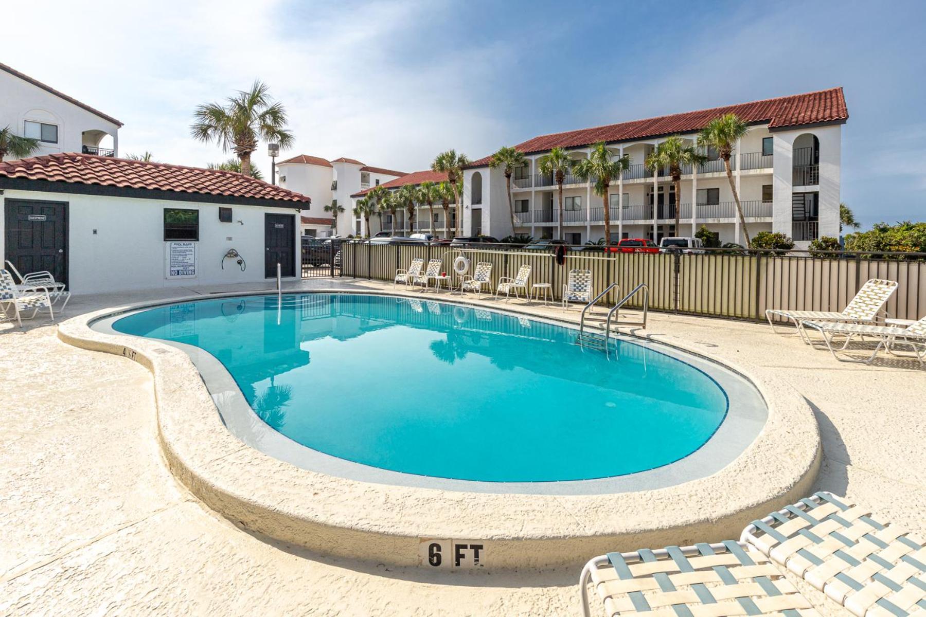 Paradise Palms, Renovated 30a Gulf Front Condo, Sleeps 6, Private Beach Access & 2 Bikes * Seagrove Beach