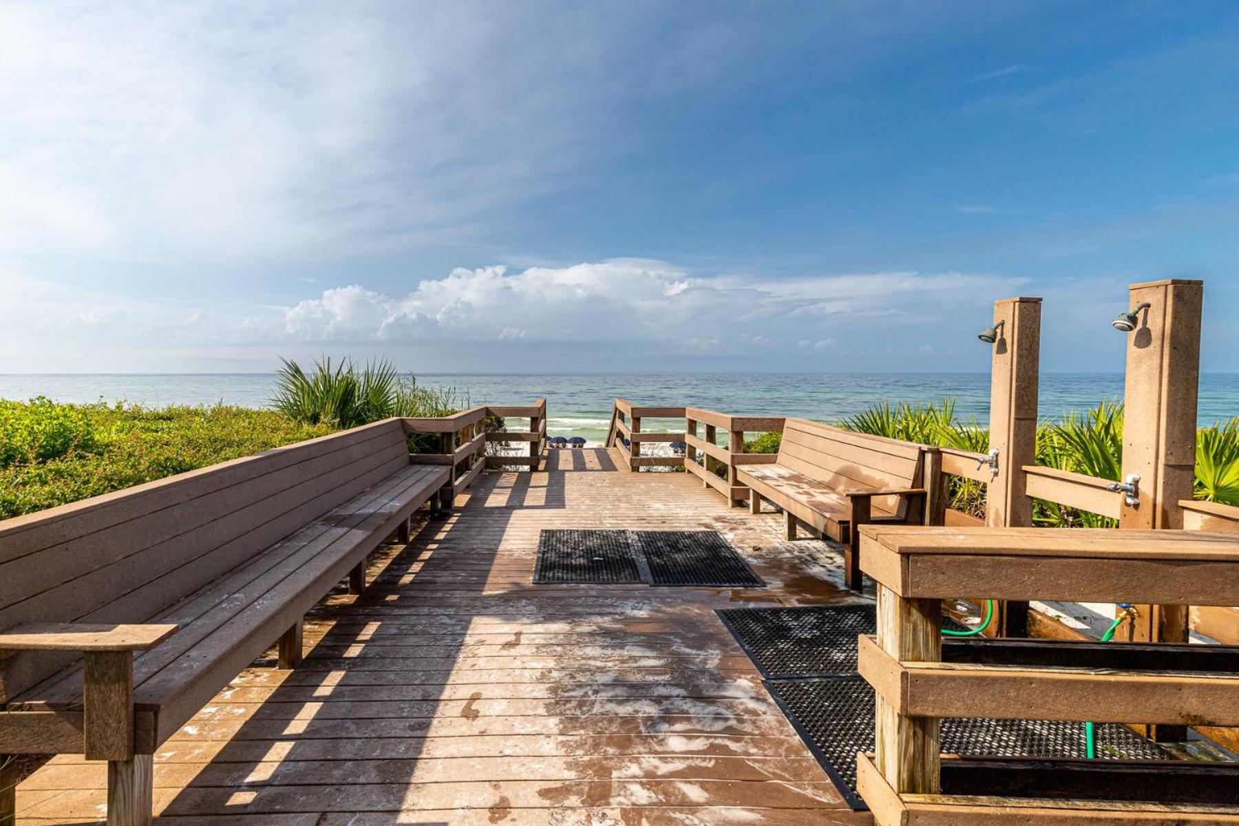 Paradise Palms, Renovated 30a Gulf Front Condo, Sleeps 6, Private Beach Access & 2 Bikes Holiday home Seagrove Beach