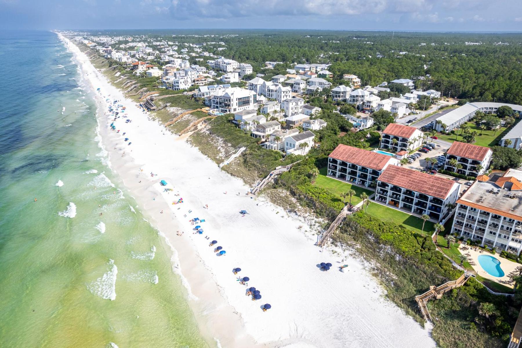 Paradise Palms, Renovated 30a Gulf Front Condo, Sleeps 6, Private Beach Access & 2 Bikes Holiday home