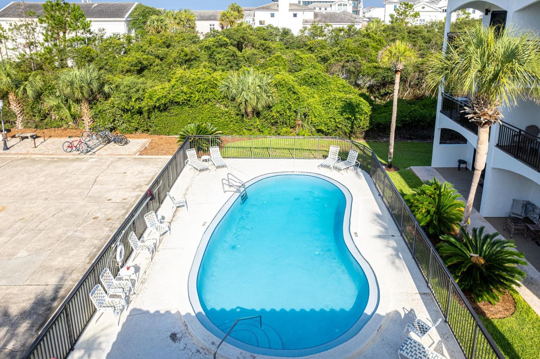 Paradise Palms, Renovated 30a Gulf Front Condo, Sleeps 6, Private Beach Access & 2 Bikes * Seagrove Beach