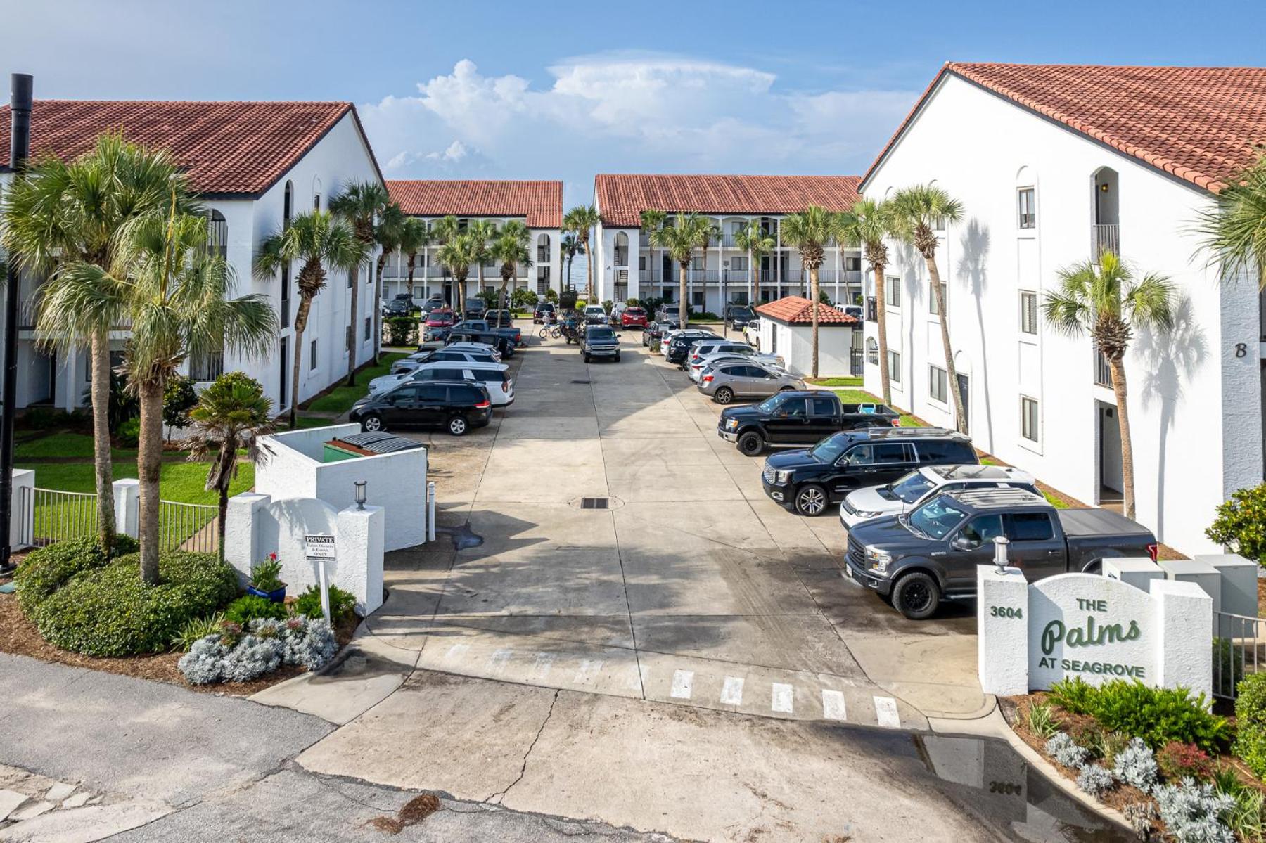 Holiday home Paradise Palms, Renovated 30a Gulf Front Condo, Sleeps 6, Private Beach Access & 2 Bikes
