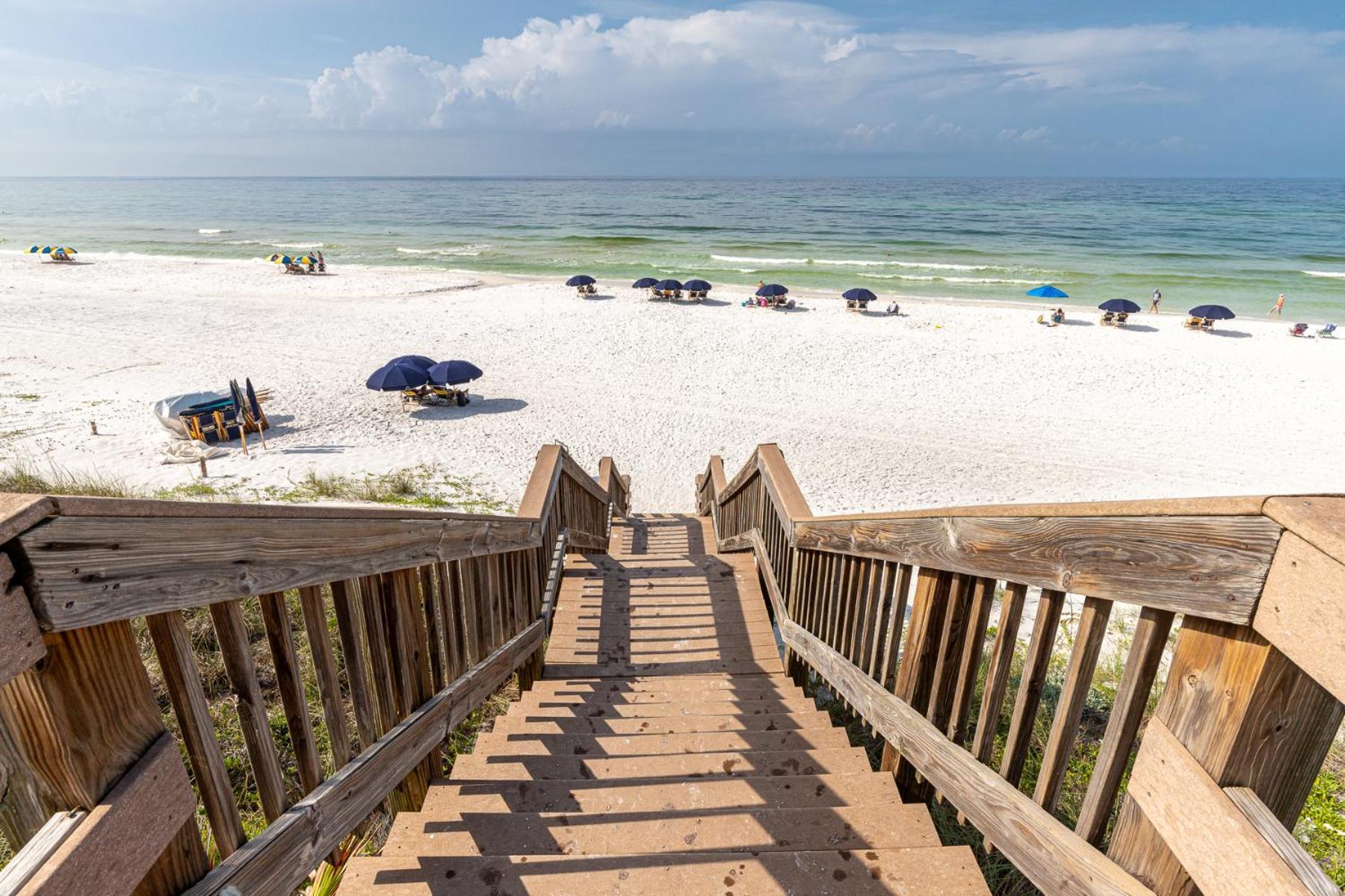 Holiday home Paradise Palms, Renovated 30a Gulf Front Condo, Sleeps 6, Private Beach Access & 2 Bikes