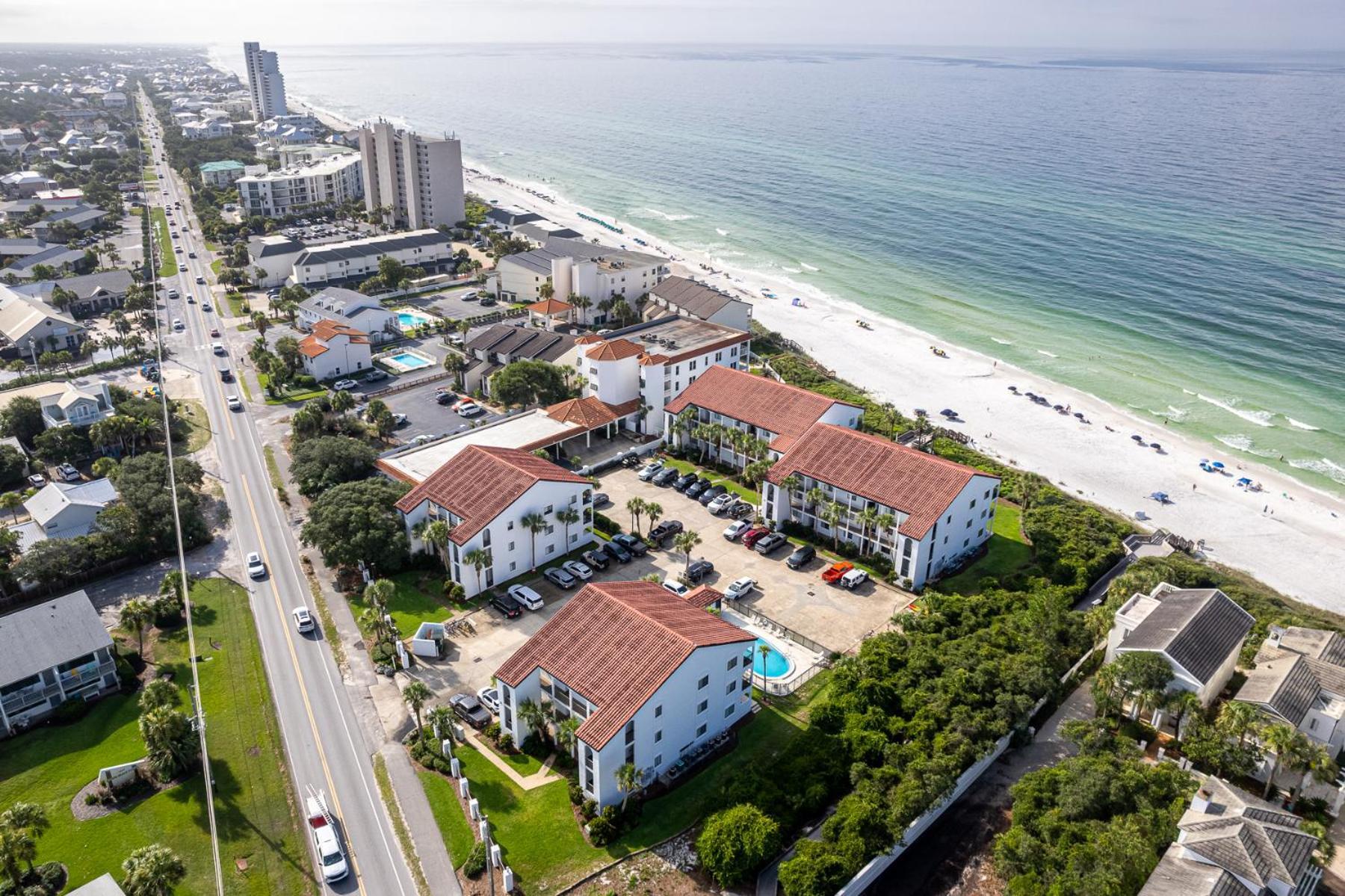 Holiday home Paradise Palms, Renovated 30a Gulf Front Condo, Sleeps 6, Private Beach Access & 2 Bikes *