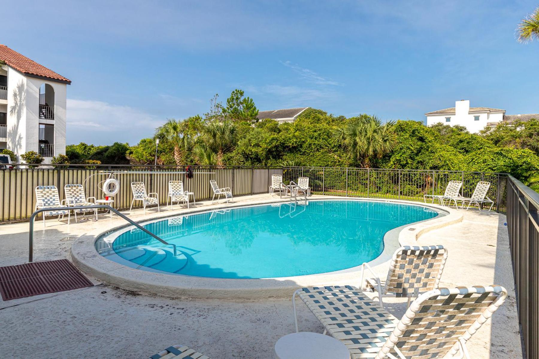 Holiday home Paradise Palms, Renovated 30a Gulf Front Condo, Sleeps 6, Private Beach Access & 2 Bikes