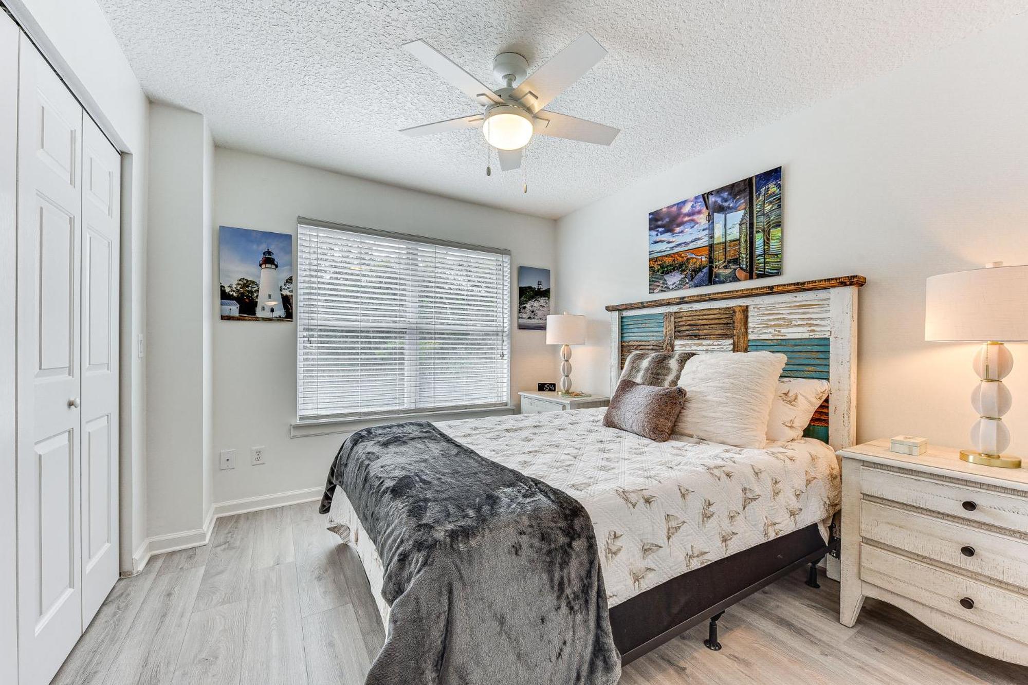 Fernandina Townhome, Steps To Public