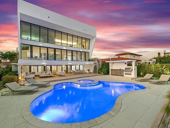 Bayfront Bliss Relax In Style With Pool And Bay Views Miami Beach