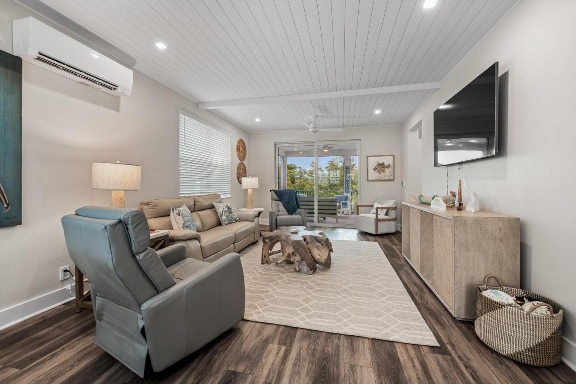 Coastal Escape At Hunter's Point Holiday home *