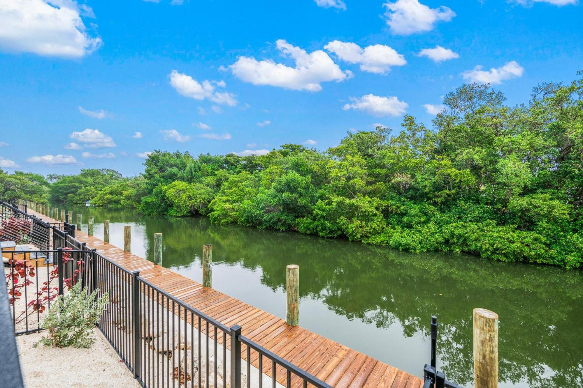 Coastal Escape At Hunter's Point Cortez