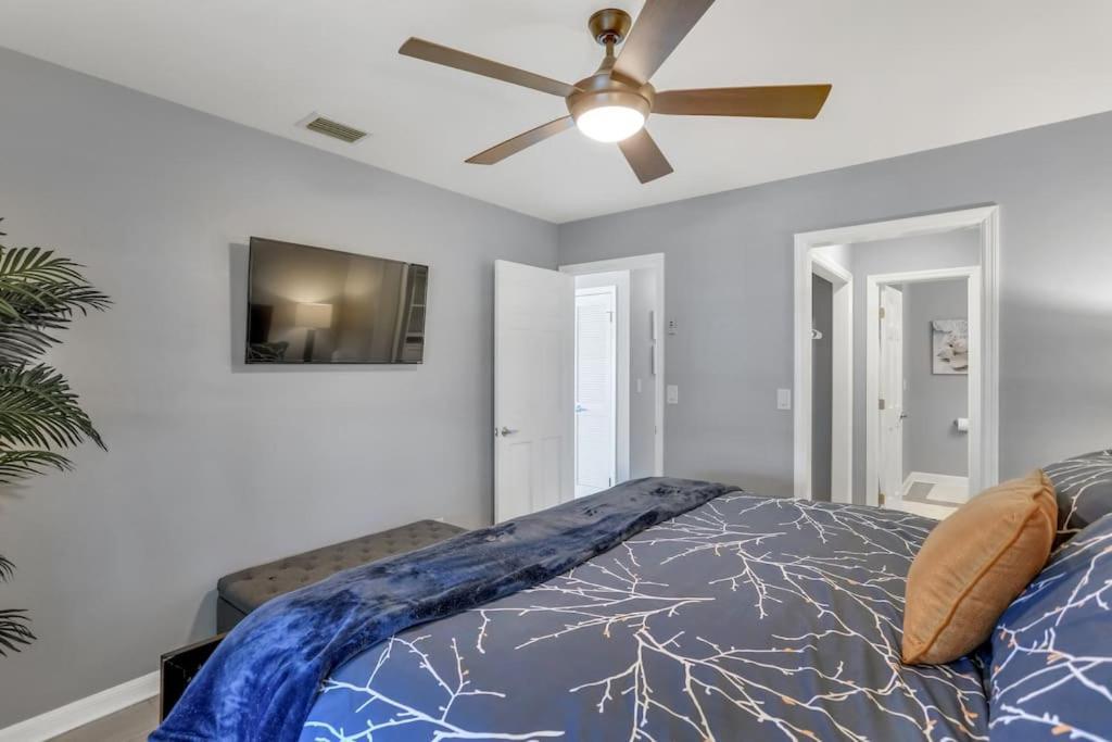 Waveside Oasis 52 * Fort Myers
