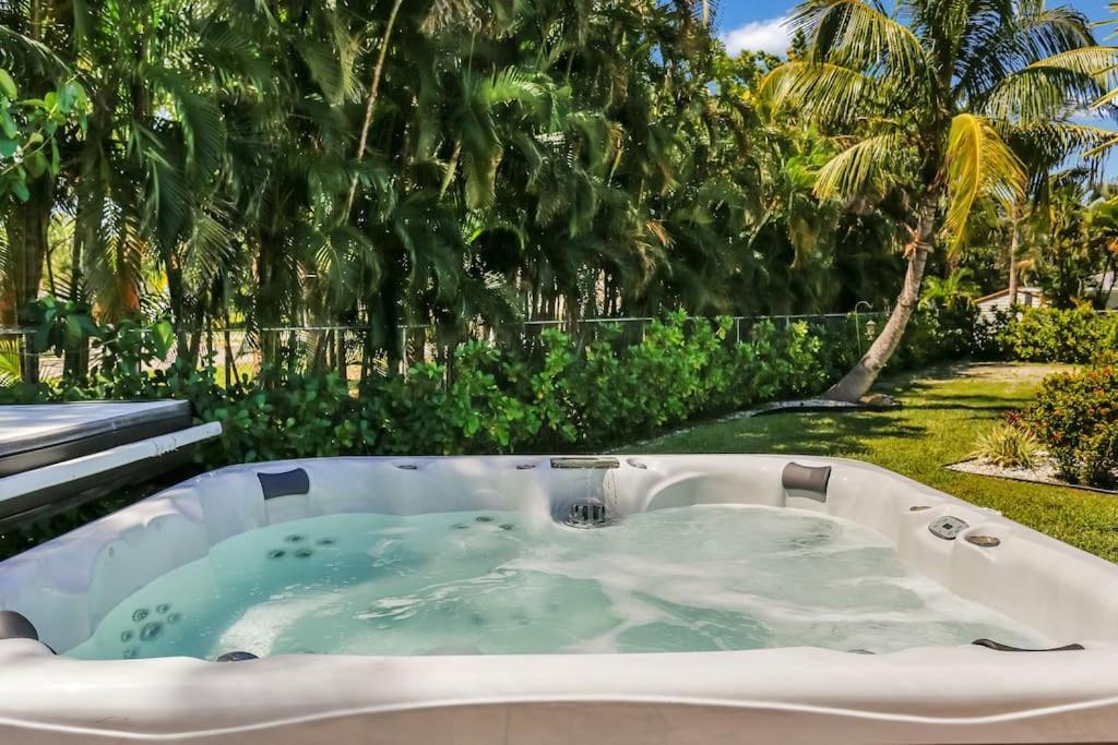 Waveside Oasis 52 * Fort Myers