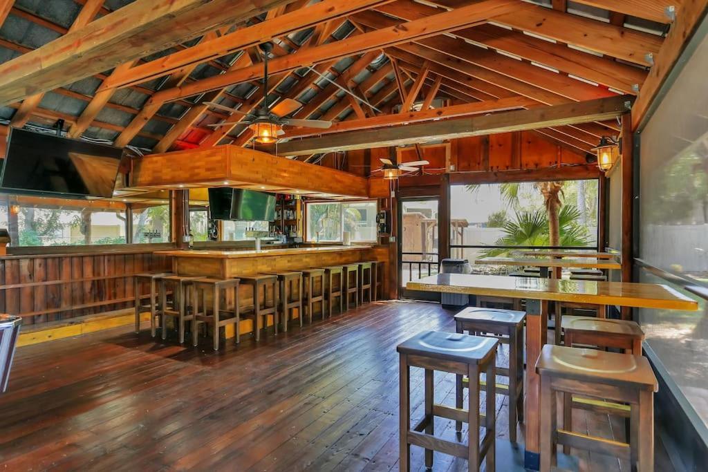 Waveside Oasis 52 * Fort Myers