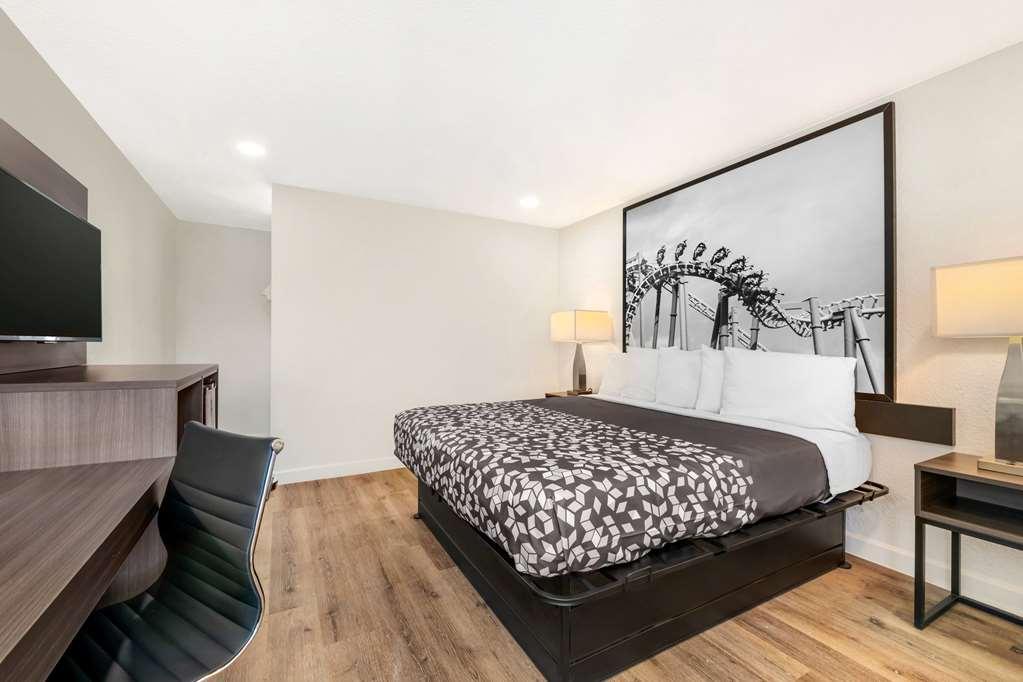 Super 8 By Wyndham Orlando Near Florida Mall Hotel