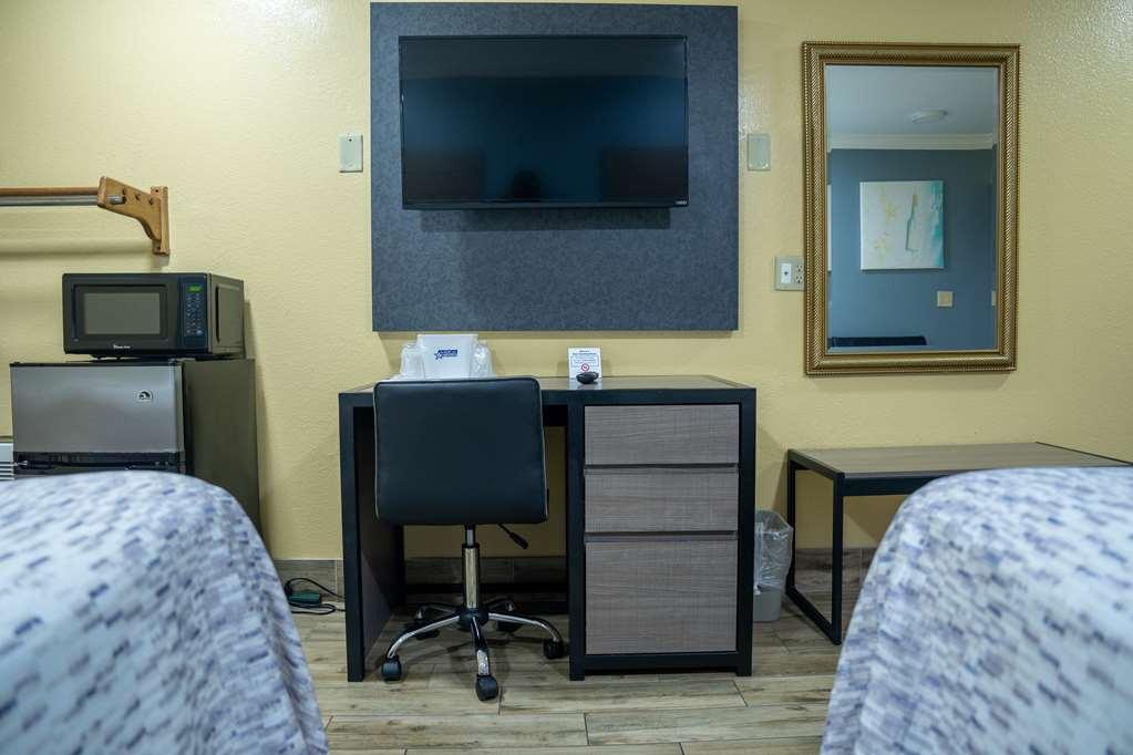 Americas Value Myers Hotel