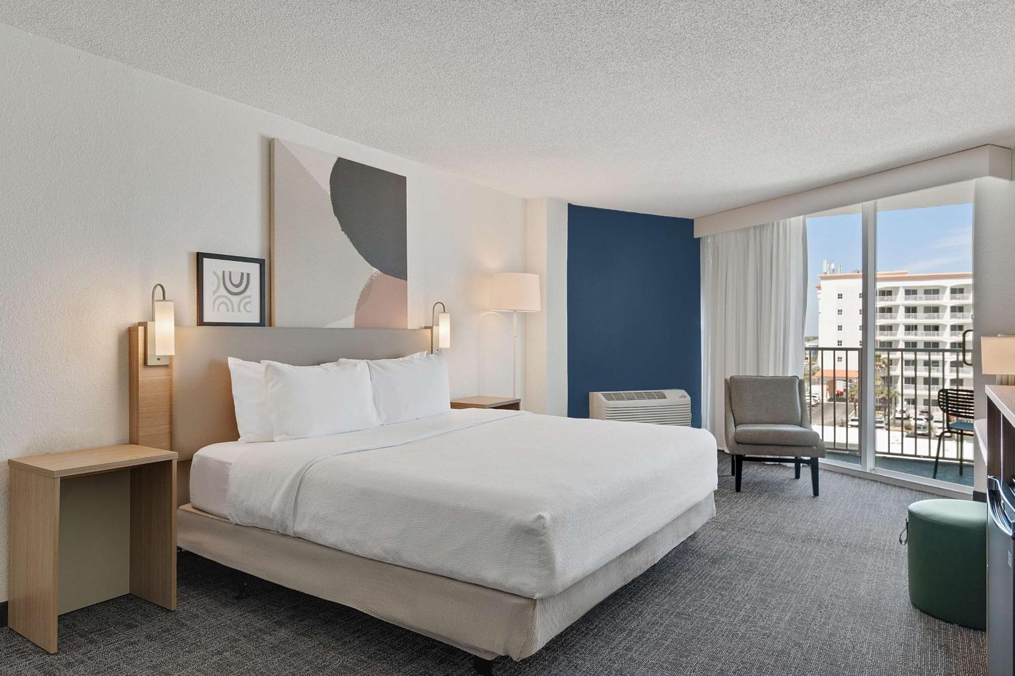 Spark By Hilton Ormond Oceanfront 3*