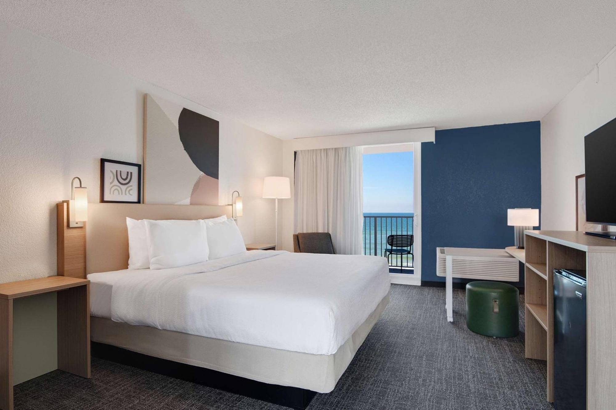 Spark By Hilton Ormond Oceanfront 3*