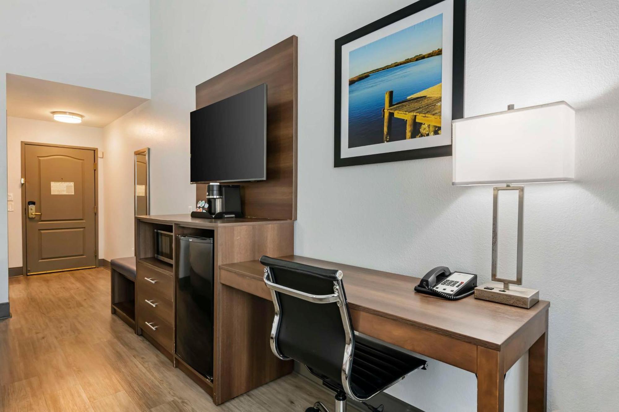Hotel Western First Coast And 3*