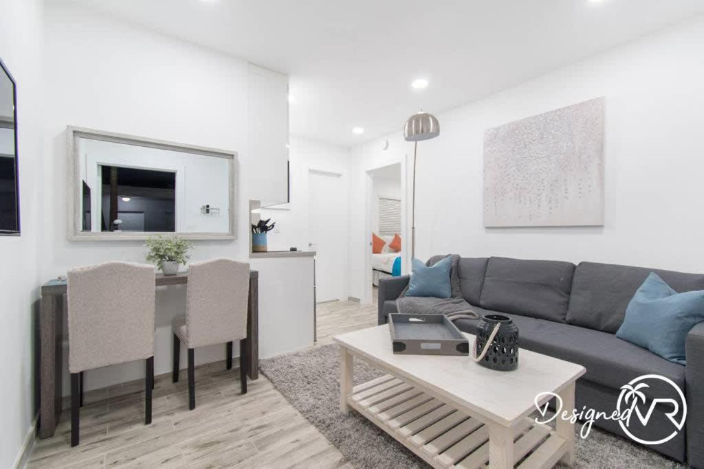 Apartment Modern 1br W Parking Space & Walk To The #2 *